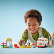Imagine LEGO DUPLO AMBULANTA SI SOFER 10447