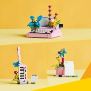 Imagine LEGO CREATOR MASINA DE SCRIS CU FLORI 31169