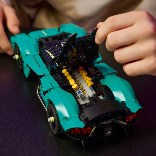 Imagine LEGO TECHNIC ASTON MARTIN VALKYRIE 42208