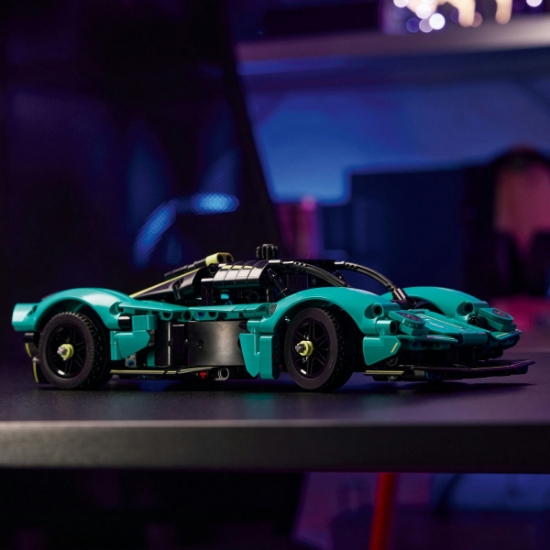 Imagine LEGO TECHNIC ASTON MARTIN VALKYRIE 42208