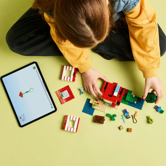 Imagine LEGO MINECRAFT CASA TNT DIN JUNGLA 21275