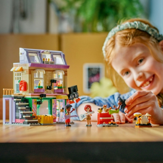 Imagine LEGO FRIENDS MAGAZIN DE MUZICA SI APARTAMENT 42653