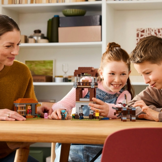 Imagine LEGO MINECRAFT AVANPOSTUL JEFUITORULUI SI DISTRUGATOR 21278