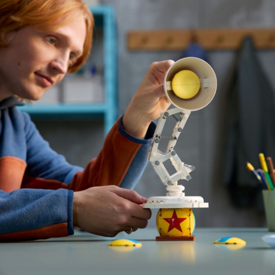 Imagine LEGO IDEAS DISNEY PIXAR LUXO JR 21357