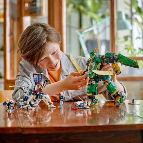 Imagine LEGO NINJAGO ROBOTUL AVION CU REACTIE AL LUI LLOYD 71845 