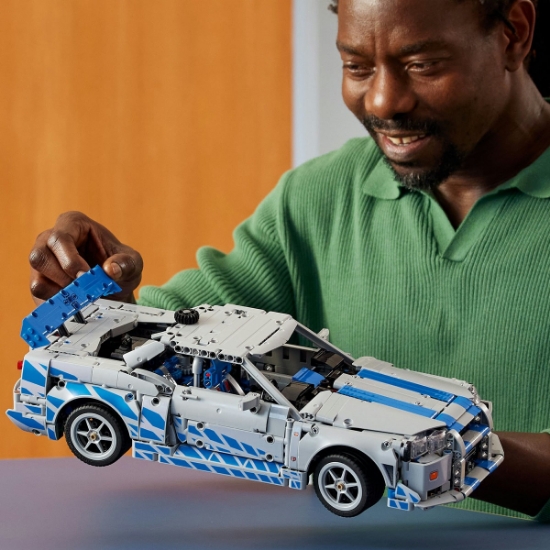 Imagine LEGO TECHNIC 2 FAST 2 FURIOUS NISSAN SKYLINE GT-R R34 42210