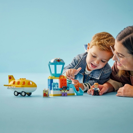 Imagine LEGO DUPLO PRIMA OARA LA AEROPORT 10443