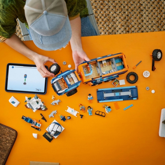 Imagine LEGO CITY CAMIONUL LABORATOR STIINTIFIC AL EXPLORATORILOR ARCTICI 60471