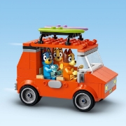 Imagine LEGO BLUEY CALATORIA FAMILIEI LUI BLUE CU MASINA LA PLAJA 11202 