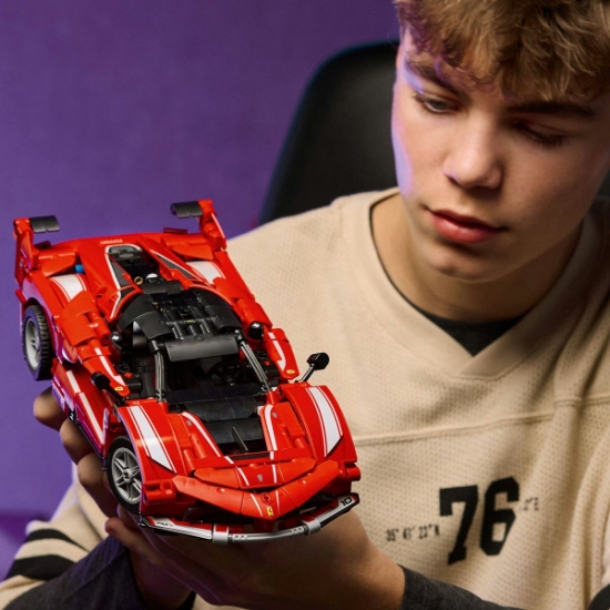 Imagine LEGO TECHNIC FERRARI FXX K 42212  