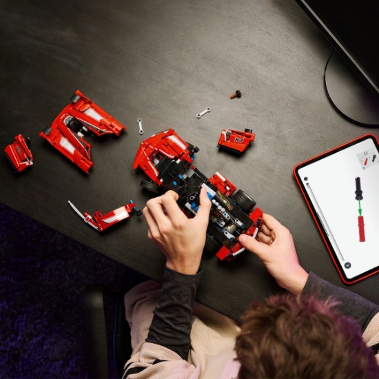 Imagine LEGO TECHNIC FERRARI FXX K 42212  