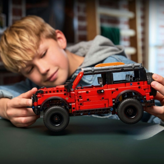 Imagine LEGO TECHNIC FORD BRONCO SUV 42213 
