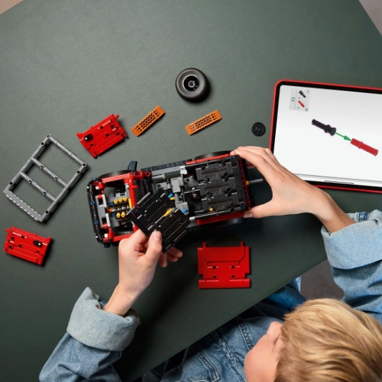 Imagine LEGO TECHNIC FORD BRONCO SUV 42213 