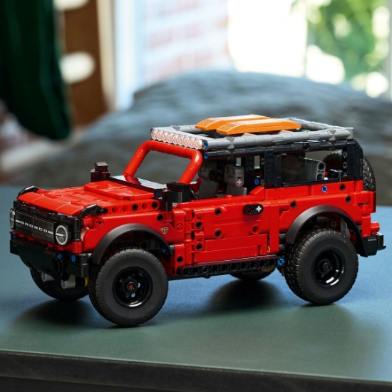 Imagine LEGO TECHNIC FORD BRONCO SUV 42213 