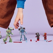 Imagine LEGO MARVEL IRON MAN SI WAR MACHINE VS DRONELE HAMMER 76320  