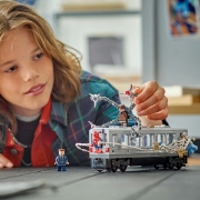 Imagine LEGO MARVEL LUPTA PE ACOPERISUL TRENULUI OMUL PAIANJEN SI DOC OCK 76321