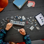 Imagine LEGO MARVEL LUPTA PE ACOPERISUL TRENULUI OMUL PAIANJEN SI DOC OCK 76321