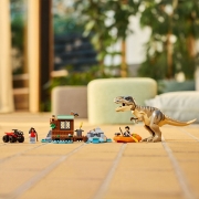 Imagine LEGO JURASSIC WORLD RENASTEREA EVADARE PE RAU DIN CALEA UNUI T REX 76975