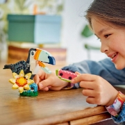 Imagine LEGO CREATOR ANIMALE SALBATICE TUCAN TROPICAL 31173 