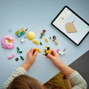Imagine LEGO FRIENDS PETRECERE LA PISCINA CU UNICORNUL SI FLAMINGO 42658 