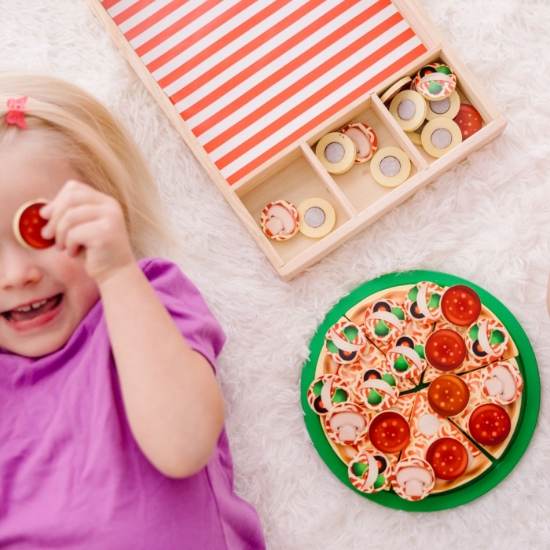 Imagine MELISSA AND DOUG SET DE JOACA DIN LEMN PETRECERE CU PIZZA