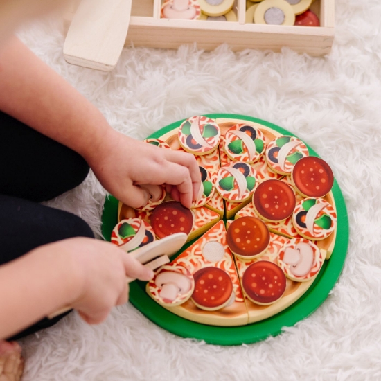 Imagine MELISSA AND DOUG SET DE JOACA DIN LEMN PETRECERE CU PIZZA
