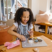 Imagine MELISSA AND DOUG SET DE JOACA FURSECURI DIN LEMN