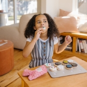 Imagine MELISSA AND DOUG SET DE JOACA FURSECURI DIN LEMN