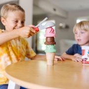 Imagine MELISSA AND DOUG SET DE JOACA MAGNETIC CORNETE CU INGHETATA