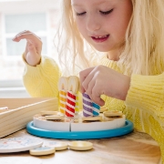 Imagine MELISSA AND DOUG SET DE JOACA DIN LEMN TORT ANIVERSAR 