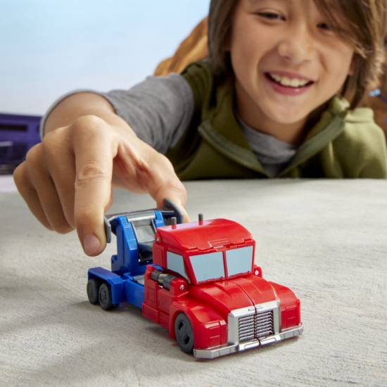 Imagine TRANSFORMERS EARTHSPARK FIGURINA OPTIMUS PRIME 1 STEP SMASH TO CHANGE