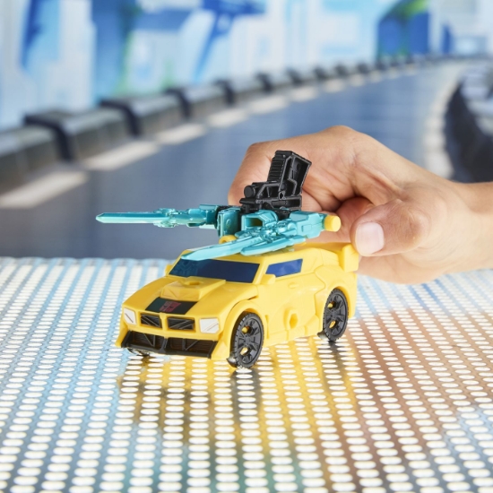 Imagine TRANSFORMERS CYBERWORLD ROBOT BUMBLEBEE BLINDAT TRANSFORMABIL