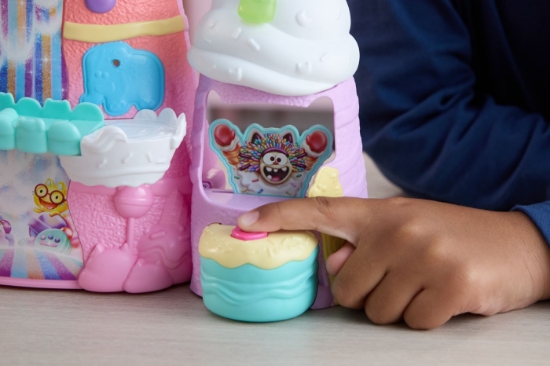 Imagine  GABBYS DOLLHOUSE FILMUL SET DE JOACA MUNTELE DE DULCIURI A LUI GABBY