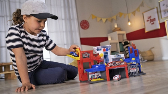Imagine DICKIE SET STATIE DE POMPIERI SI SALVARE CU PULVERIZATOR DE APA SUNETE SI LUMINI