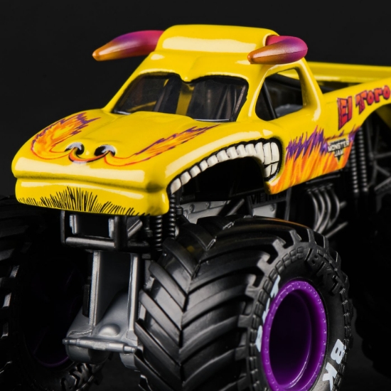 Imagine MONSTER JAM LEGACY TRUCKS MASINUTA METALICAEL TORO LOCO SCARA 1 LA 64