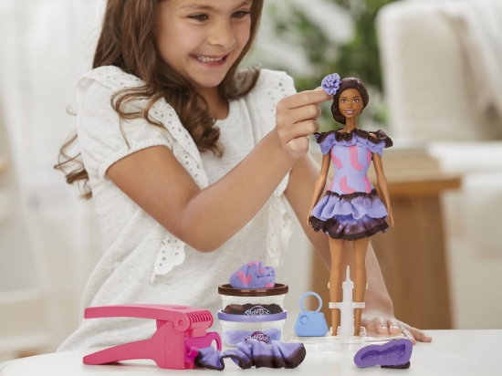 Imagine PLAY DOH BARBIE SET PLASTELINA BARBIE FASHIONISTA RUFFLES CREATII VESTIMENTARE