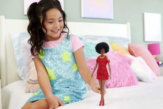 Imagine PAPUSA BARBIE FASHIONISTA MULATRA CU PAR AFRO