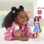 Imagine PAPUSA BARBIE FASHIONISTA CU PARUL MOV SI ROCHITA CU FLUTURASI