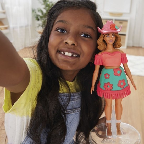 Imagine PLAY DOH BARBIE SET PLASTELINA CREATII VESTIMENTARE CU FLORI SI FRANJURI COWBOY