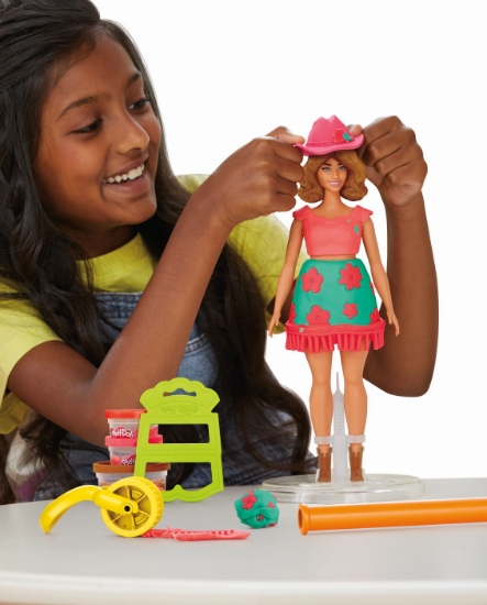 Imagine PLAY DOH BARBIE SET PLASTELINA CREATII VESTIMENTARE CU FLORI SI FRANJURI COWBOY