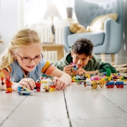 Imagine LEGO CLASSIC 90 DE ANI DE JOACA 11021
