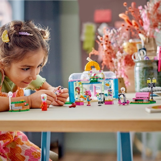 Imagine LEGO FRIENDS SALONUL DE COAFURA 41743
