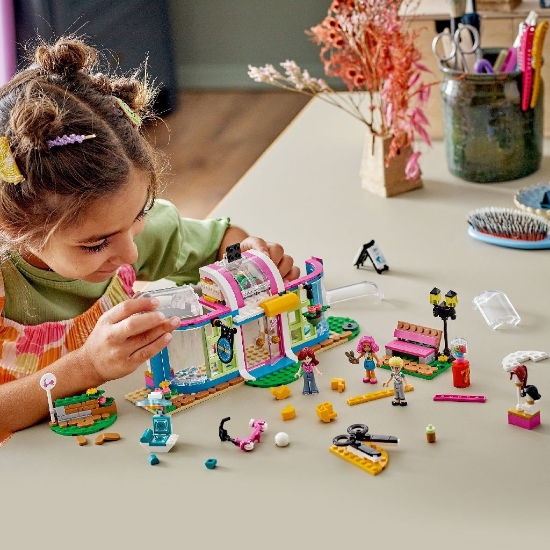 Imagine LEGO FRIENDS SALONUL DE COAFURA 41743