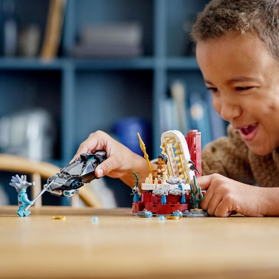 Imagine LEGO SUPER HEROES SALA TRONULUI REGELUI NAMOR 76213