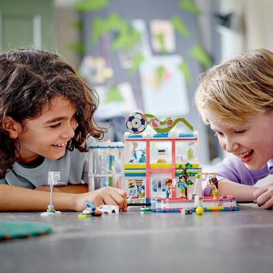 Imagine LEGO FRIENDS CENTRU SPORTIV 41744 