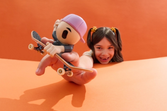 Imagine TECH DECH SK8 CREW PACHET PLACA SI FIGURINA 9.6CM SAPCA MOV