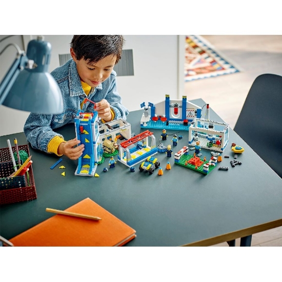 Imagine LEGO CITY ACADEMIA DE POLITIE 60372