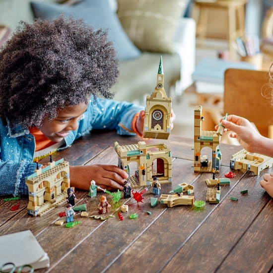 Imagine LEGO HARRY POTTER BATALIA DE LA HOGWARTS 76415