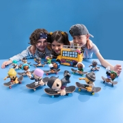 Imagine TECH DECK SK8 CREW PACHET 2 SETURI PLITA SI FIGURINA 9.6CM CASCA ALBA SI CASTI GRI