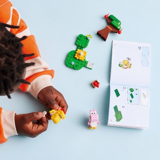Imagine LEGO SUPER MARIO SET DE EXTINDERE PADUREA MINUNATA CU OUL LUI YOSHI 71428
